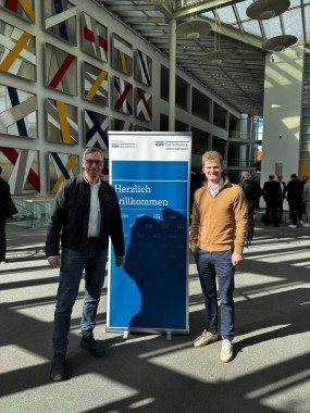 Mitarbeitende des Fachgebiets Unternehmensführung und Logistik auf dem Intermodalkongress 2025