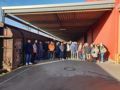 Studierende des Fachgebiets Unternehmensführung und Logistik beim Besuch des Railport Darmstadt der DB Cargo