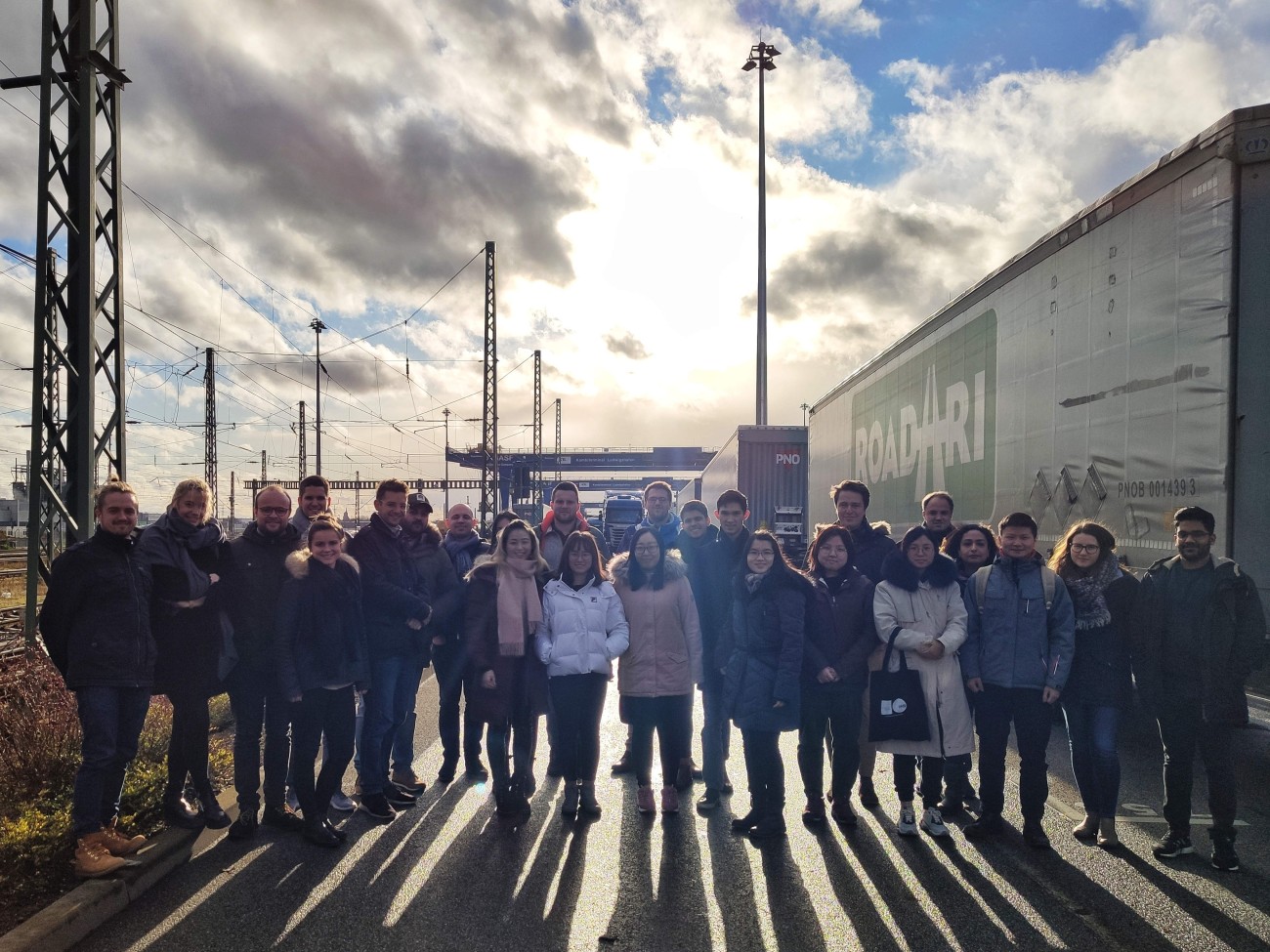 Studierende des Fachgebiets Unternehmensführung und Logistik beim Besuch des Kombiterminals Ludwigshafen